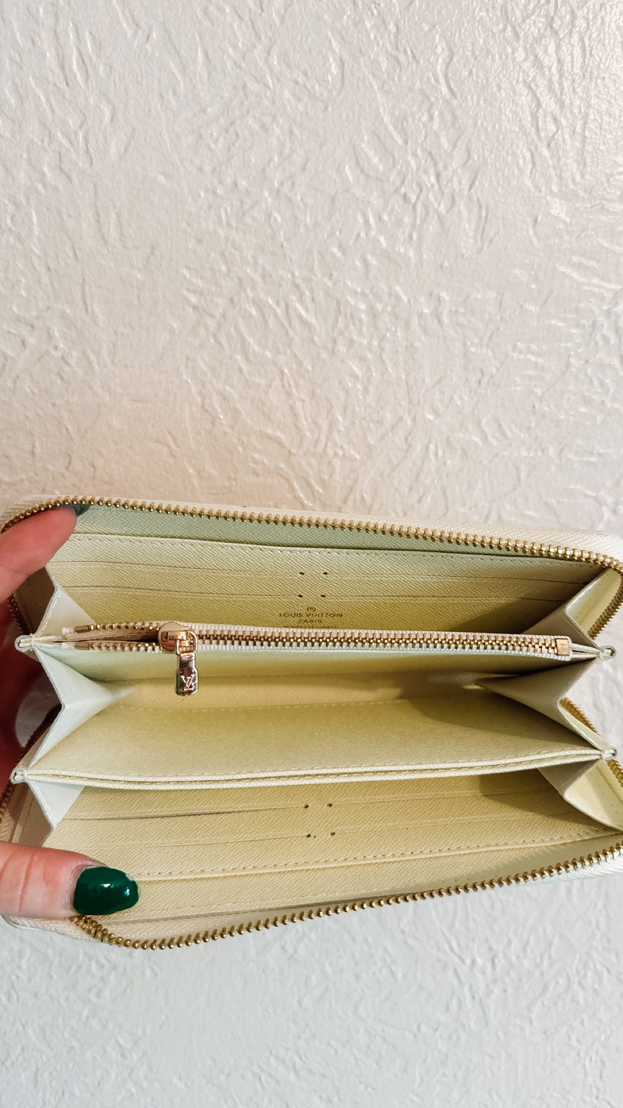 White Wallet