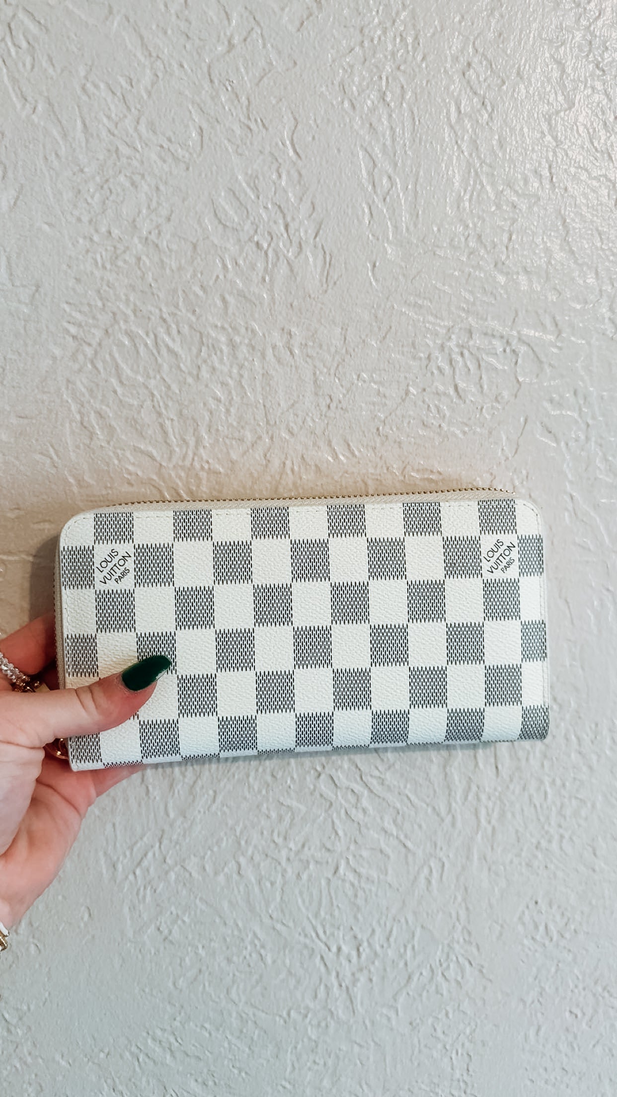 White Wallet